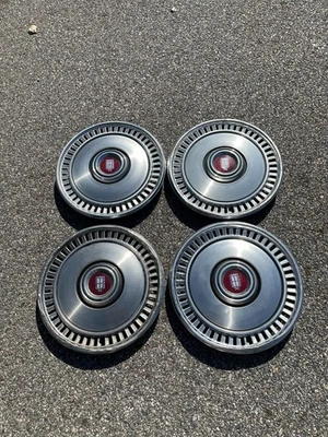 Tapacubos de 15 pulgadas Ford Crown Vic Victoria 1986 a 1989 de fábrica cubiertas de rueda Foto 1 de 4