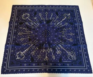 Pañuelo de seda Hermès Carré 55 Les Cles azul marino diseño llave lujo Francia - Imagen 1 de 24