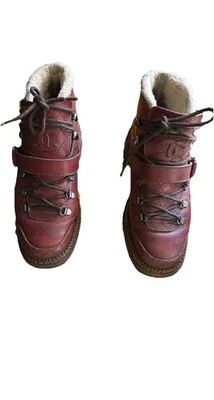 Bota curta Chanel feminina couro borgonha shearling 36,5 - Imagem 1 de 4