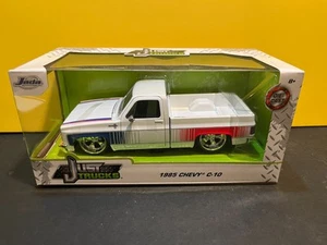1/24 JADA JUST TRUCKS 1985 CHEVROLET C-10 WHITE & RED & BLUE STRIPES SQUARE BODY - Picture 1 of 2