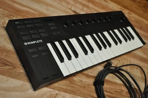 Controlador de teclado MIDI Native Instruments Complete Kontrol M32 USB - 32 teclas - Imagen 1 de 5