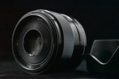 [US Duty Paid] Sony 35mm f/1.8 SEL35F18 OSS AF lente gran angular E Mount 8102 - Imagen 1 de 4