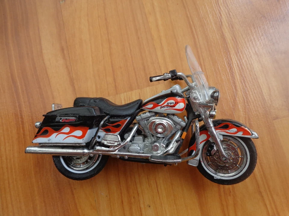 1/18 Maisto Classico 2001 FLHRCI Strada King Harley Davidson Moto Bicicletta - Immagine 1 di 1