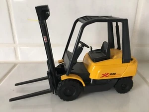 Carrello elevatore a forche Om Pimespo XD30 (marca Linde) scala 1/25 - Foto 1 di 3