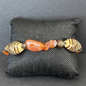 "Brazalete de cuerda vintage con cuentas de piedra naranja y remolinos en tonos dorados de 8" - Imagen 1 de 7