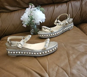 Christian Louboutin Damen-Ledersandalen Metallic Gold Nieten Größe 6 US - Bild 1 von 15