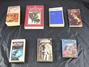 Lot Of 7 Vintage Paperback Books Novels War & Peace Charles Dickens Xmas S4O11 - Imagen 1 de 1