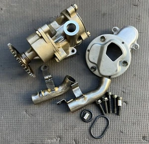 Suzuki GSX750F 1998-2003 Oil Pump & Pick Up With Bolts Strainer 16400-06B30-000 - Picture 1 of 4