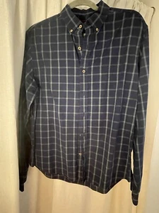 Untuckit Button Up Long Sleeve Shirt Men's Size Medium - Picture 1 of 3