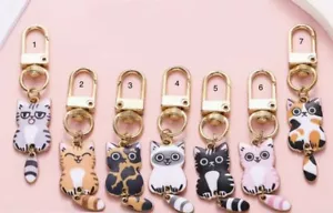 Adorable Cats with Moving Tails Keychain / Purse Charm Backpack Cat Clip - Picture 1 of 2