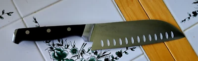 Calphalon 7 英寸 Santoku 刀锻造/无污钢 0864916 — 第 1/4 张图片