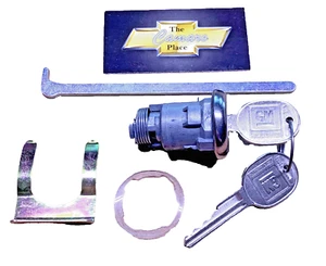 1967 CAMARO TRUNK LOCK KIT NEW W/ 2 GM KEYS # 112K ALSO FIREBIRD NOVA CHEVELLE - Imagen 1 de 2