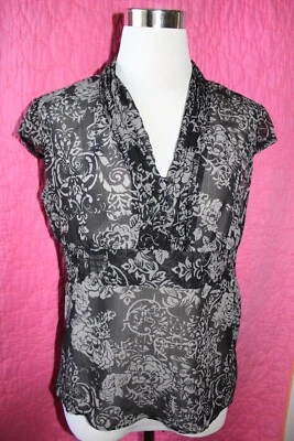 DAISY FUENTES Black Gray Floral Chiffon Top Buttons at V-Neck Sz M Blouse - Image 1 of 4