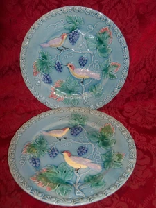 Vintage Deutsche Majolika Türkis Teller, Vögel Trauben Blätter, 9 1/4", 2er Set - Bild 1 von 3
