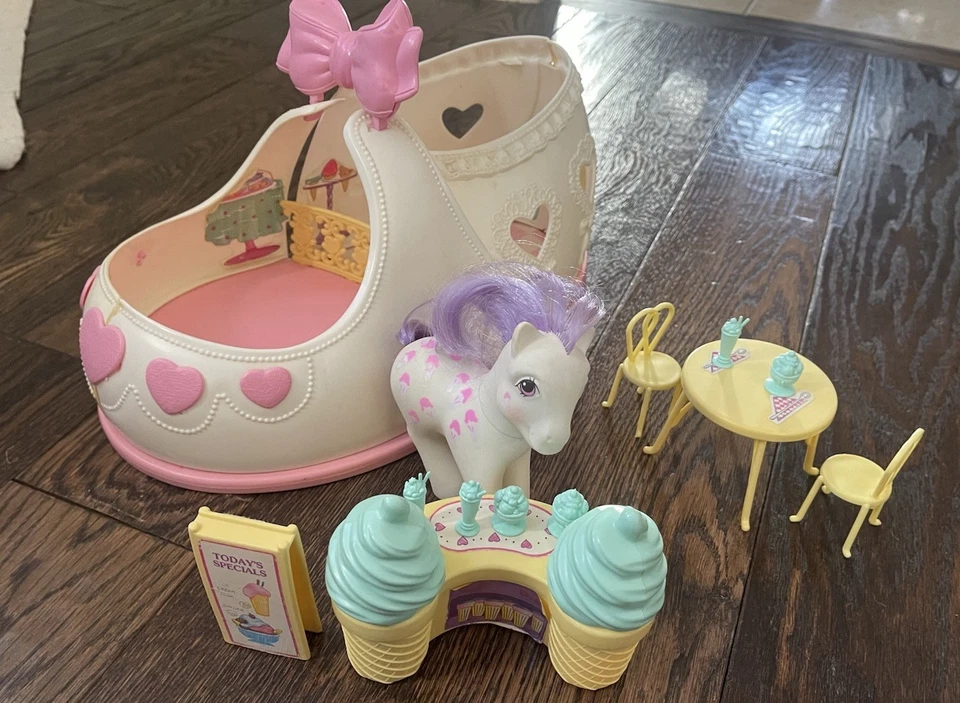 DE COLECCIÓN 1987 MY LITTLE PONY SCOOPS ZAPATILLA DE SATÉN SWEET SHOPPE JUEGO DE HELADOS Foto 1 de 4