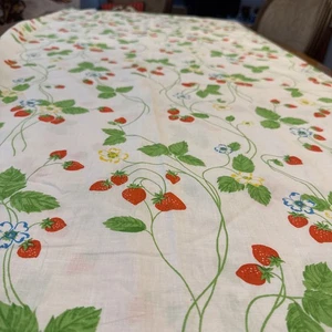 1970s FABRIC Cannon Monticello Strawberry SHEET Poly Cotton Muslin 2.5 Yds READ# - Picture 1 of 6