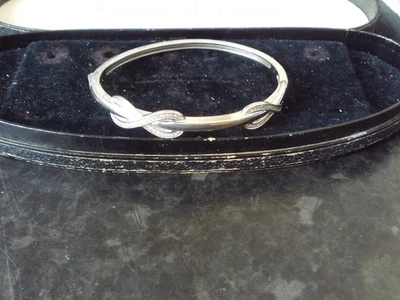 925 klare Steine Armreif 17 Gramm 7 cm 18 cm Klick Knopfverschluss & Öffnen - Bild 1 von 4