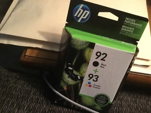 HP 92 (C9513FN) Schwarz / HP 93 Tri-Color 2er Pack Original Tintenpatronen  - Bild 1 von 1