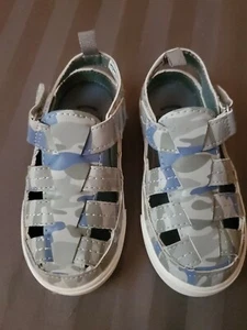 OshKosh Toddlers Sandels Size 7 Pre-owned - Picture 1 of 4