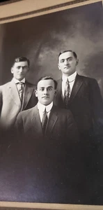 Armenier? Brüder Familienfoto Fresno CA Anfang 1900 Antik Foto Royal STudio - Bild 1 von 3