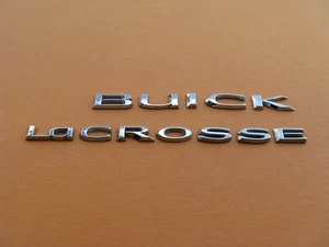 10 11 12 13 14 15 16 BUICK LACROSSE TAPA TRASERA EMBLEMA LOGOTIPO INSIGNIA SIGNO USADO A45531 - Imagen 1 de 4