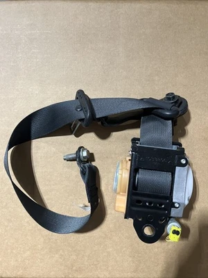 Cinturón de seguridad derecho Nissan 370z cupé OEM. Cinturón de seguridad solo derecho Foto 1 de 4