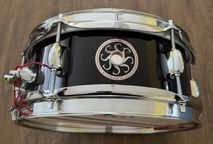 Sakae SD1040MA 10" x 4" Snare Drum Maple Black Lacquer Remo Japan Free Shipping - Picture 1 of 10