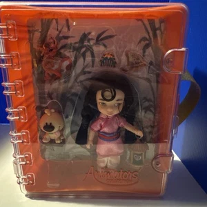 Disney Store Collezione Animatori MULAN Mini Bambola Playset Nuovo senza etichette - Foto 1 di 3
