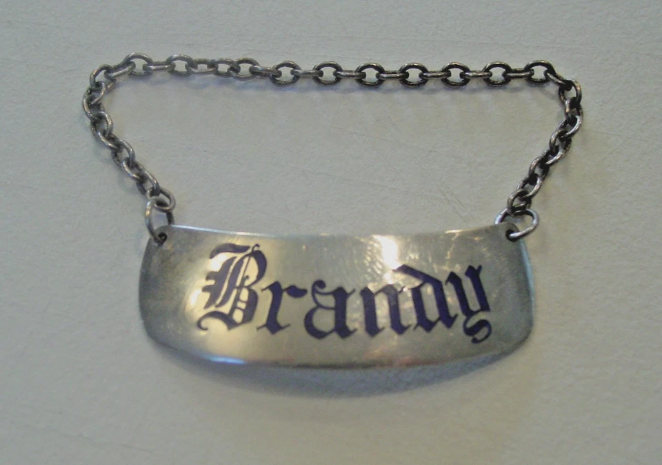 Esmalte fino sobre BRANDY de plata de ley. Barker Ellis Co., Birmingham Reino Unido. 1965. Foto 1 de 4