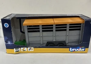 Bruder Cattle trailer + 1 cow 1:16 Scale Model - Picture 1 of 5