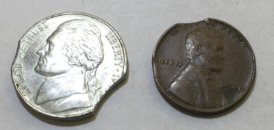 2 DOUBLE CLIPPED ERRORS  Jefferson 5c 1999-P & Lincoln 1c 1940    KM 192 & KM132 - Image 1 of 2