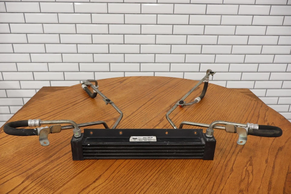 Aston Martin V8 Vantage 2010 transmisión enfriador de aceite Foto 1 de 4