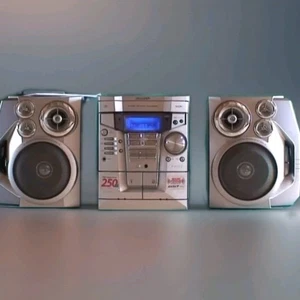 Sharp CD-E700 Mini Component 3 Disc Stereo System - Picture 1 of 3