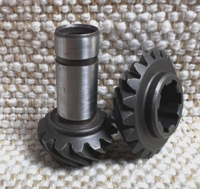 Stihl 4124 640 7300 Set of Pinion Gear Assy for FS76, FS81, FS88 OEM NOS - Image 1 of 4