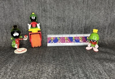 Marvin the Martian action figure’s- Lot Of 4 Roller Stamp Ruler & 2 Figures - Image 1 of 4