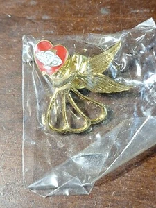 Kiwanis International Lapel Pin Gold Tone Angel - Picture 1 of 4