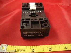 Telemecanique XZS DE1113 Flat Cable Lower Part 061107 Connection Base M5 31x66 - Picture 1 of 4