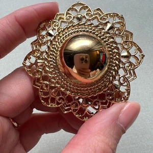 Vintage Trifari Signed Gold Tone Flower Dome Filagree Costume Estate Brooch - Picture 1 of 7