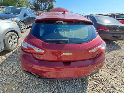 Used Deck Lid fits: 2018 Chevrolet Cruze Hatchback w/o RS package w/o LED tail l Foto 1 de 4