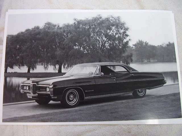 1968  PONTIAC BONNEVILLE 4DR HARDTOP   11 X 17  PHOTO  PICTURE  - Image 1 of 1