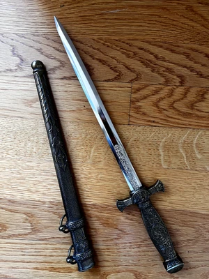 Espada de acero inoxidable estilo medieval decorativa de 15" con funda de latón Foto 1 de 4