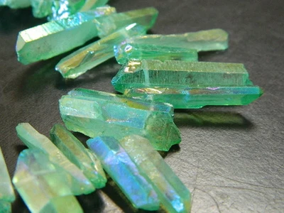 Cuentas de cuarzo de roca de cristal de colmillo enchapado AB verde claro - cristal de cuarzo pequeño Foto 1 de 4