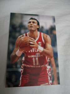 Foto firmada por Dino Meneghin 4x6 autógrafo de la corte de baloncesto de Italia 1B - Imagen 1 de 1