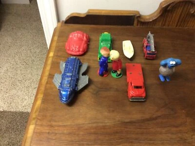 Винтажный лот пластиковых и металлических игрушек автомобили лодка вспышка Гордон поцелуй пара - Изображение 1 из 4