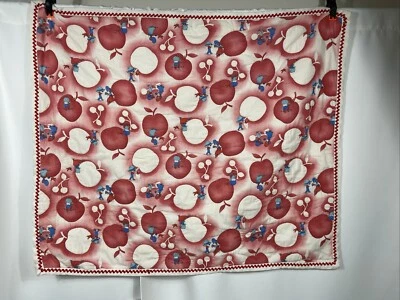 Holly Hobbie Niña Japonesa Vintage Hecho a Mano Acolchado Cama Cuna Manzanas Rojo Blanco Foto 1 de 4
