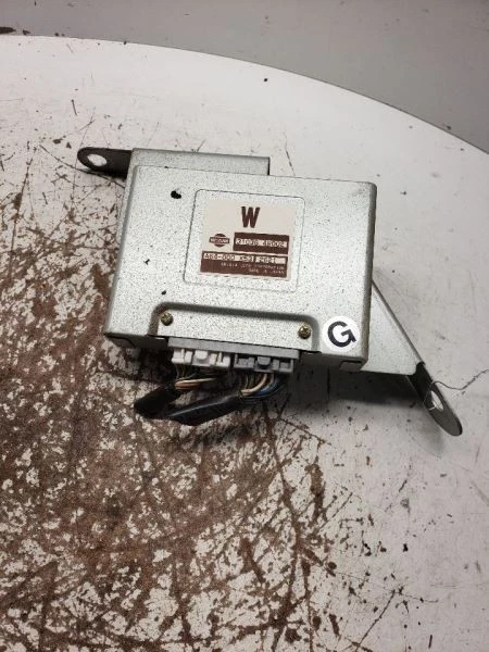 Panel de patada izquierda de transmisión ECM chasis compatible con 03 INFINITI QX4 1063140 Foto 1 de 4