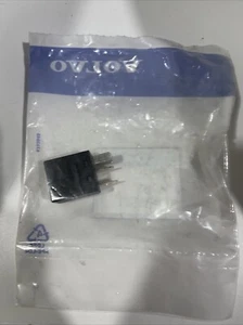 577-Volvo (1995-2008) Multi-Use 4-Pin Black Relay 8651661 - NEW - Picture 1 of 3