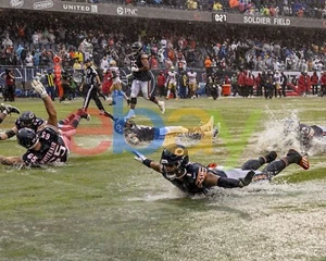 Foto de fútbol americano de la NFL Chicago Bears celebra después de una victoria 2022 8x10 - Imagen 1 de 1