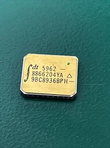IDT ~ 5962-8866204YA ~ RAM statica, 32Kx8, 32 pin, ceramica, LLCC - Foto 1 di 3