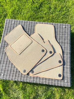 JUEGO ALFOMBRILLAS BEIGE PARA AUDI B6 A4 S4 RS4 2000-2004 Foto 1 de 4